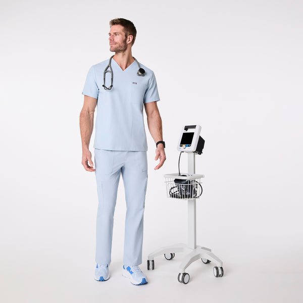 men's Chambray Chisec - Three-Pocket Scrub Top™