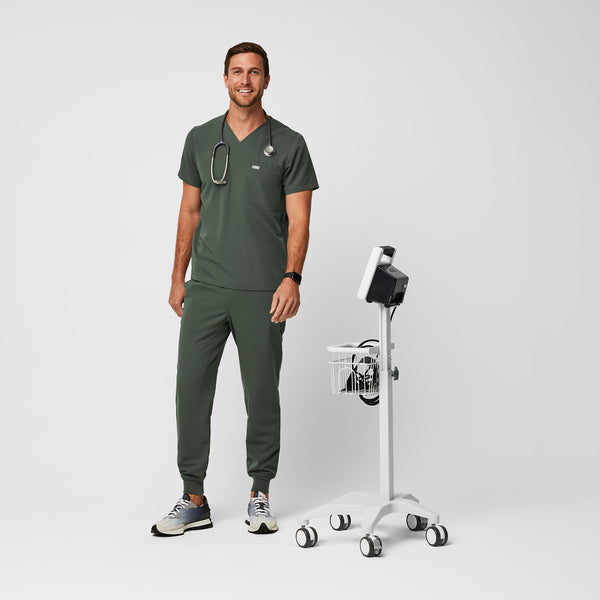 Men's Moss Leon™ - Three-Pocket Scrub Top