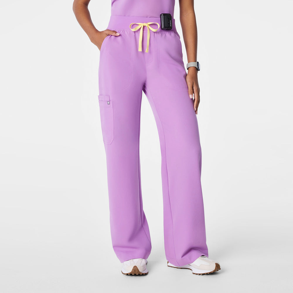 Women's Wild Iris Isabel High-Rise Wide-Leg - Petite Scrub Pant