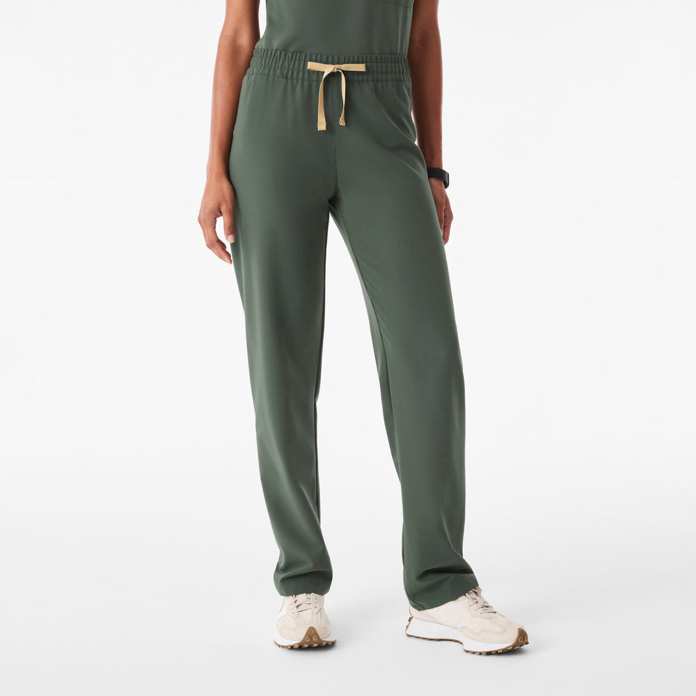 Women's Moss Livingston Ruched Mid-Rise - Petite Straight-Leg Scrub Pant™