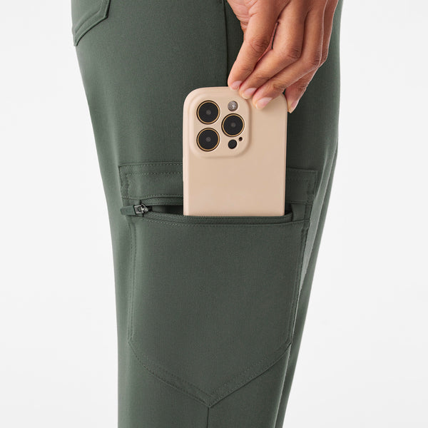Women's Moss Zamora Ruched Mid-Rise - Petite Jogger Scrub Pant™