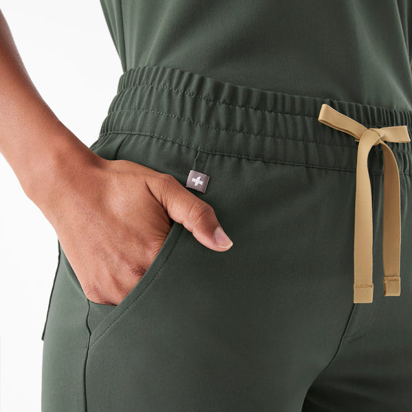 Women's Moss Zamora Ruched Mid-Rise - Petite Jogger Scrub Pant™