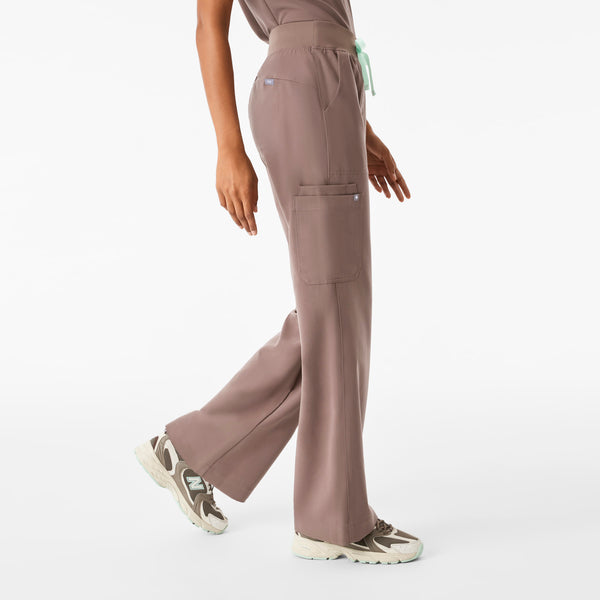 Women's Smokey Taupe Isabel High-Rise Wide-Leg - Petite Scrub Pant