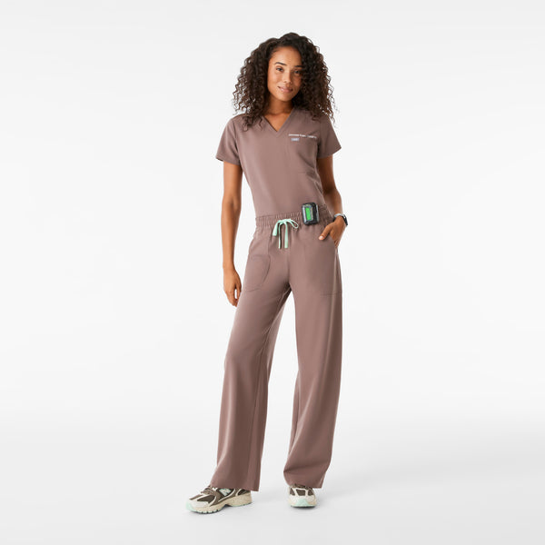 Women's Smokey Taupe Roslyn Wide-Leg - Petite Scrub Pant