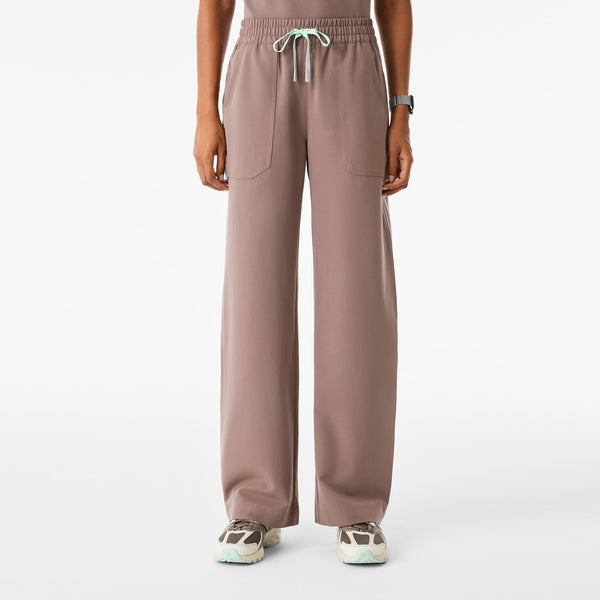 Women's Smokey Taupe Roslyn Wide-Leg - Petite Scrub Pant
