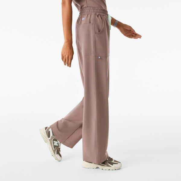 Women's Smokey Taupe Roslyn Wide-Leg - Petite Scrub Pant