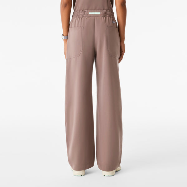 Women's Smokey Taupe Roslyn Wide-Leg - Petite Scrub Pant