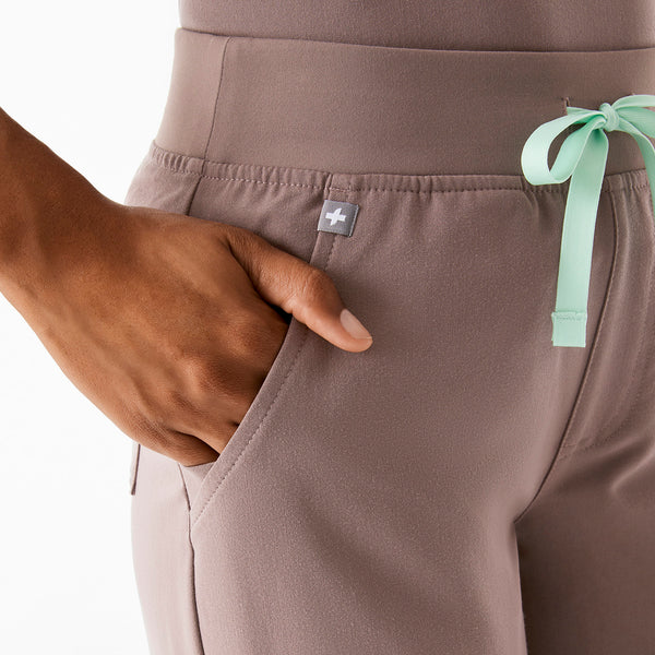 Women's Smokey Taupe Zamora - Petite Jogger Scrub Pant™