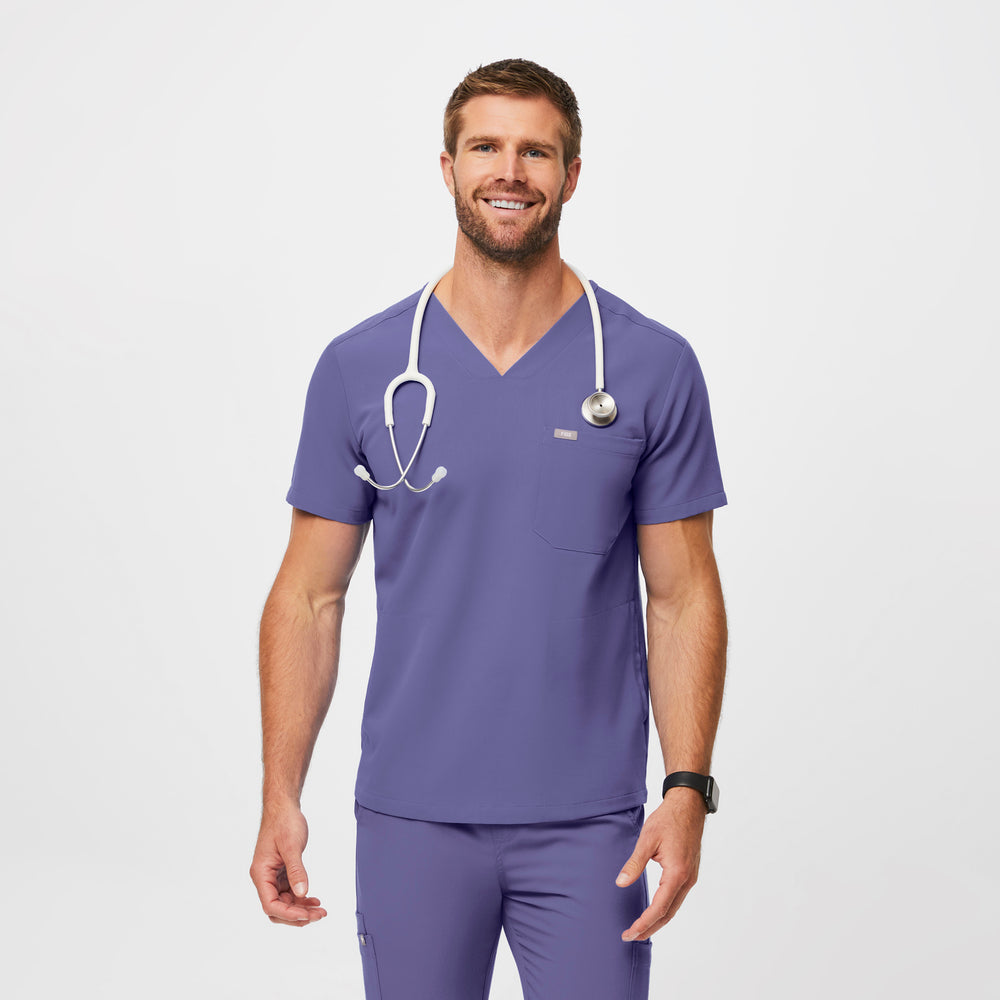 men's Wayfarer Chisec - Three-Pocket Scrub Top™