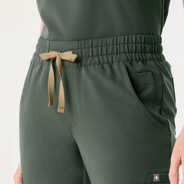 Women's Moss Uman Relaxed - Petite Jogger Scrub Pant