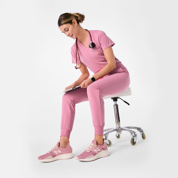 Unisex Chalk Pink FIGS | New Balance Roav