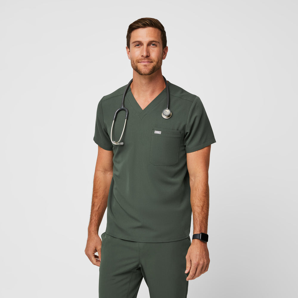 Men's Moss Leon™ - Three-Pocket Scrub Top